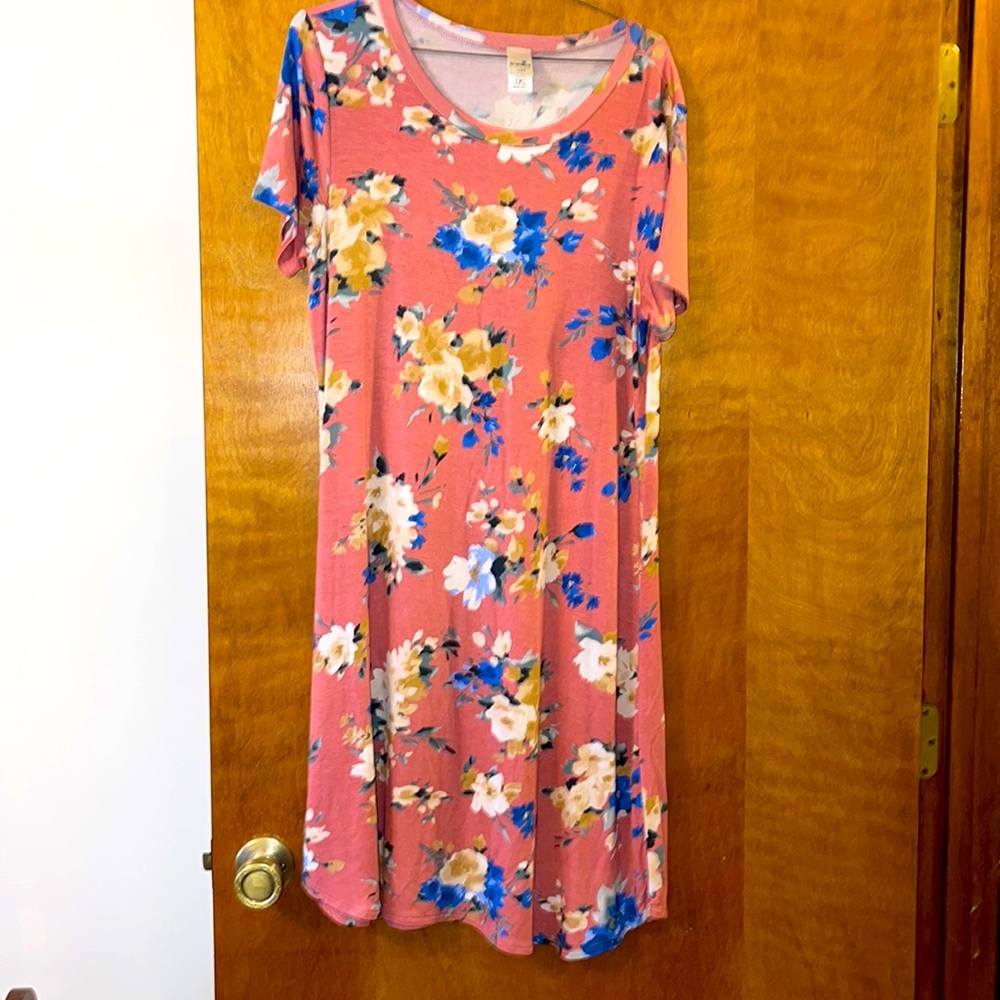 Floral mid length cotton dress. New without tags. Never worn. Size medium.